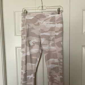 7/8 White Camo Athleta Leggings